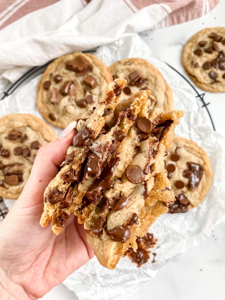 Chewy-vegan-chocolate-chip-cookes
