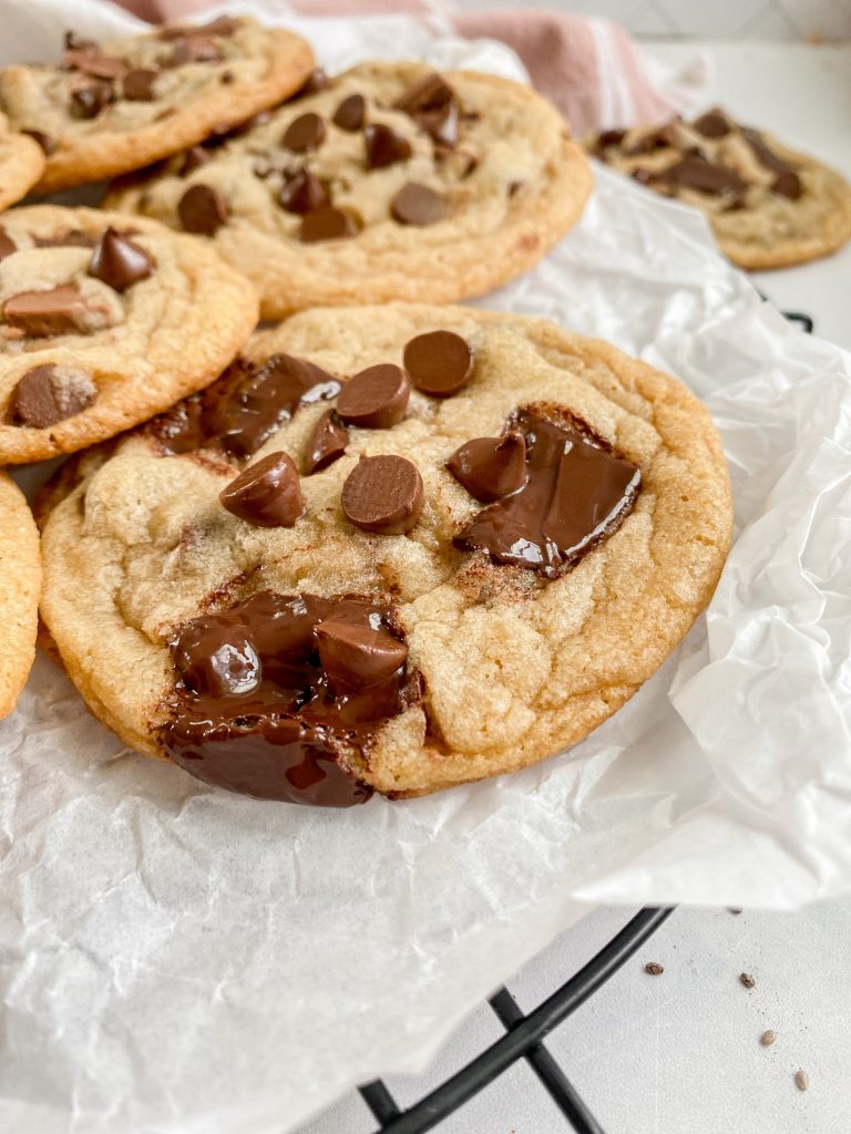 Chewy-vegan-chocolate-chip-cookes
