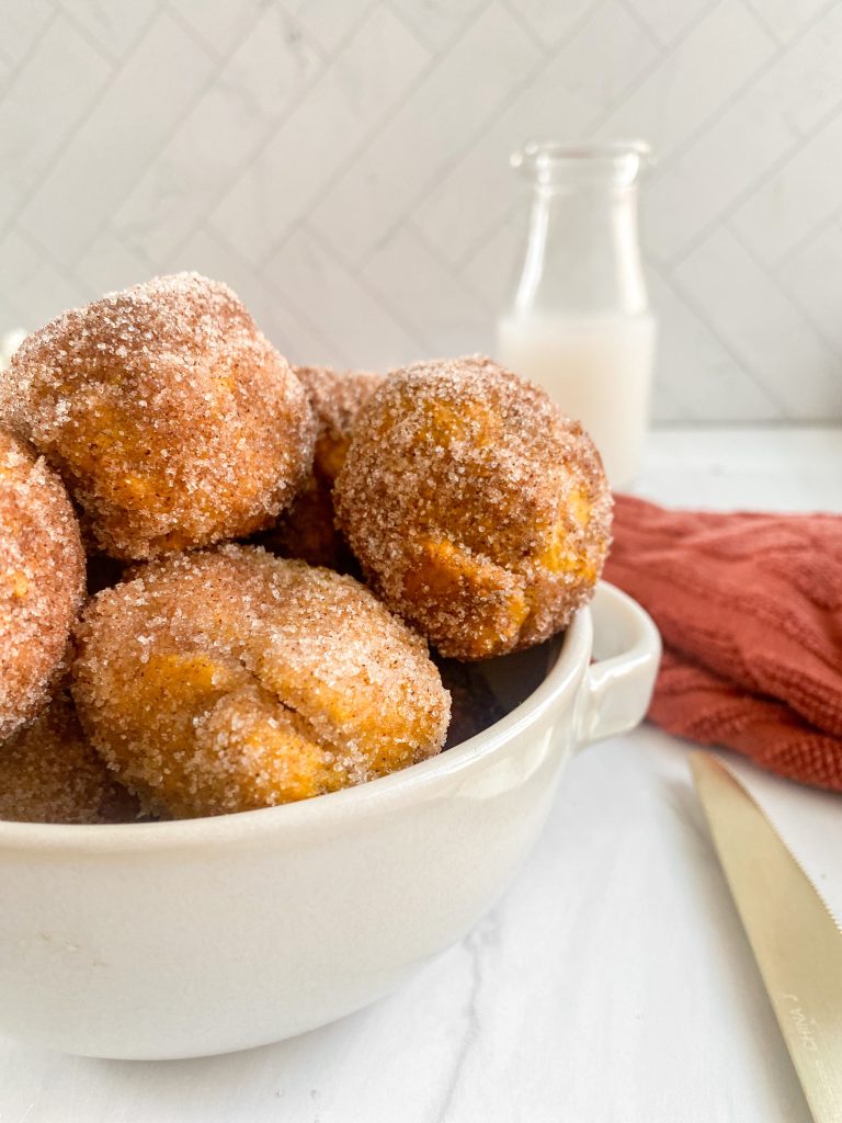 Pumpkin-Donut-Holes 