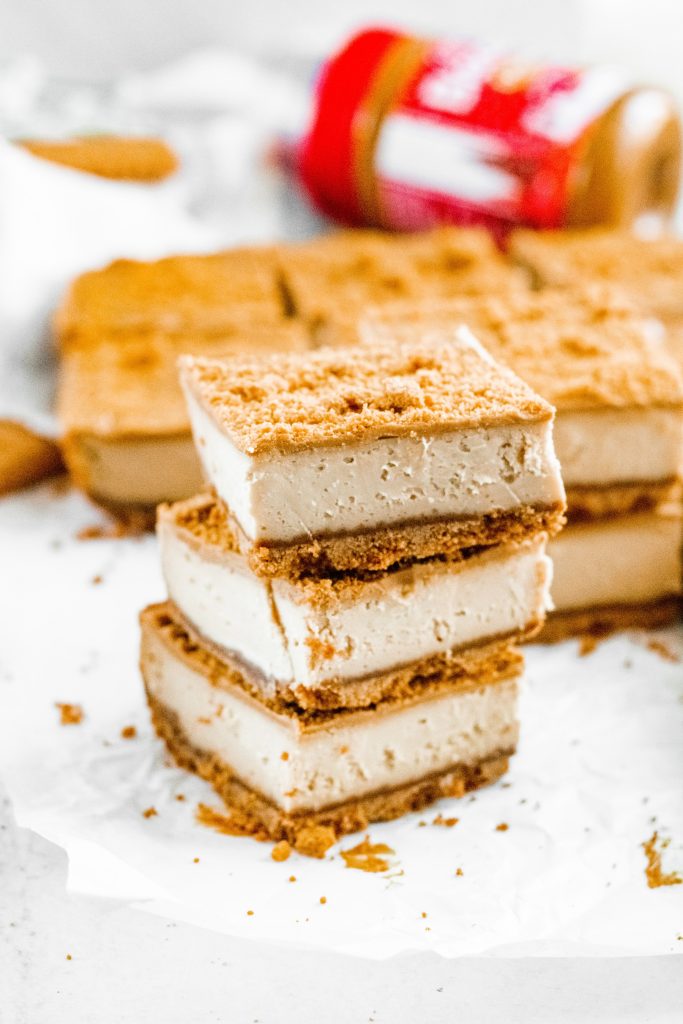 Cookie-Butter-Cheesecake-Bars