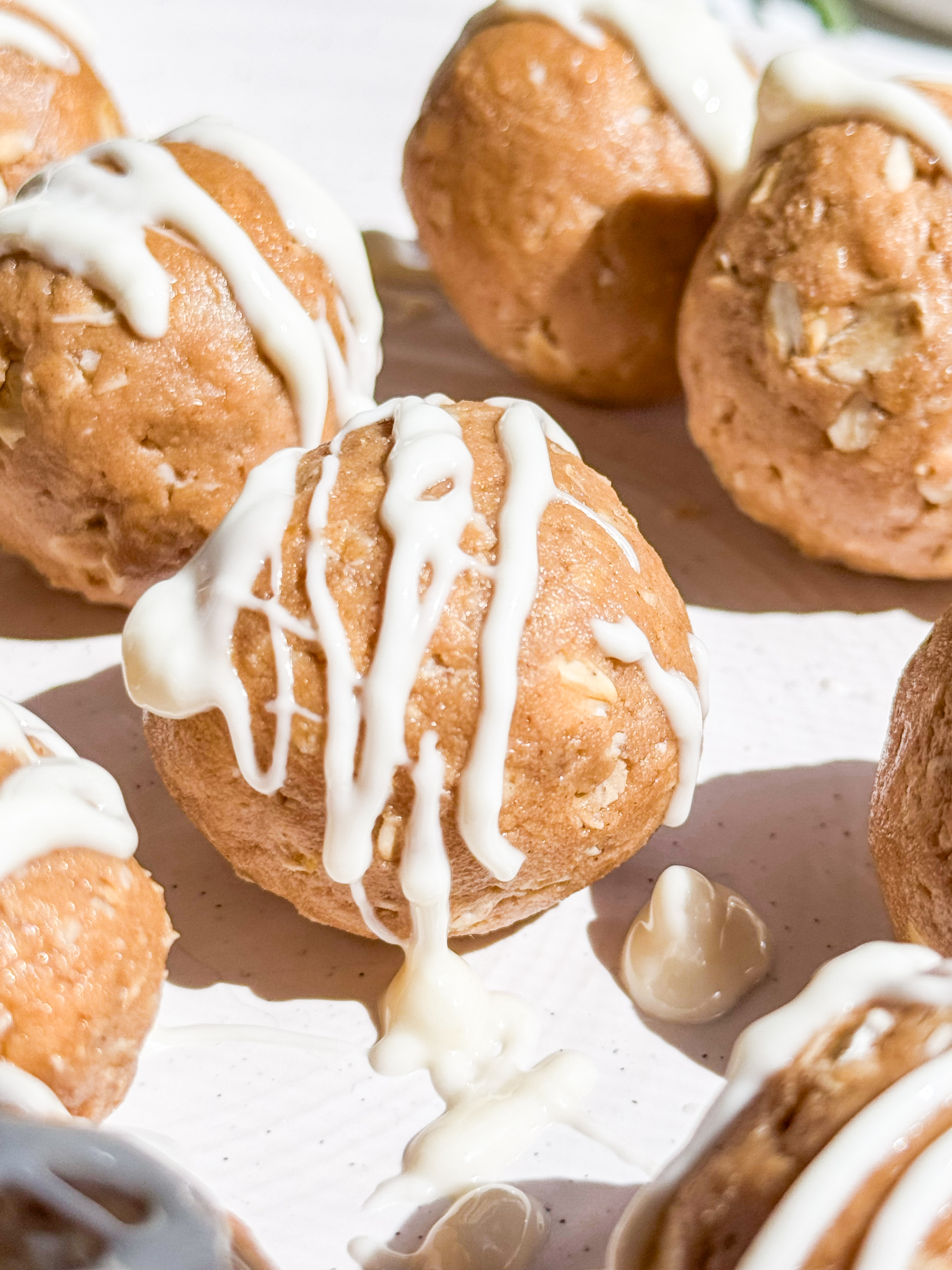 Cinnamon Roll Energy Bites Cinnamon Roll Energy Bites