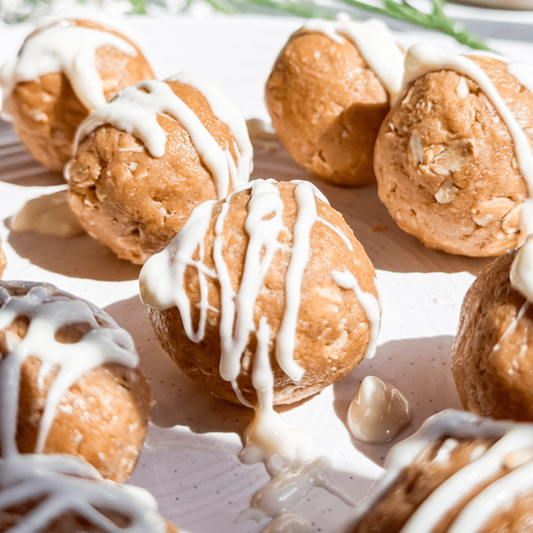 Cinnamon-Roll-Energy-Bites