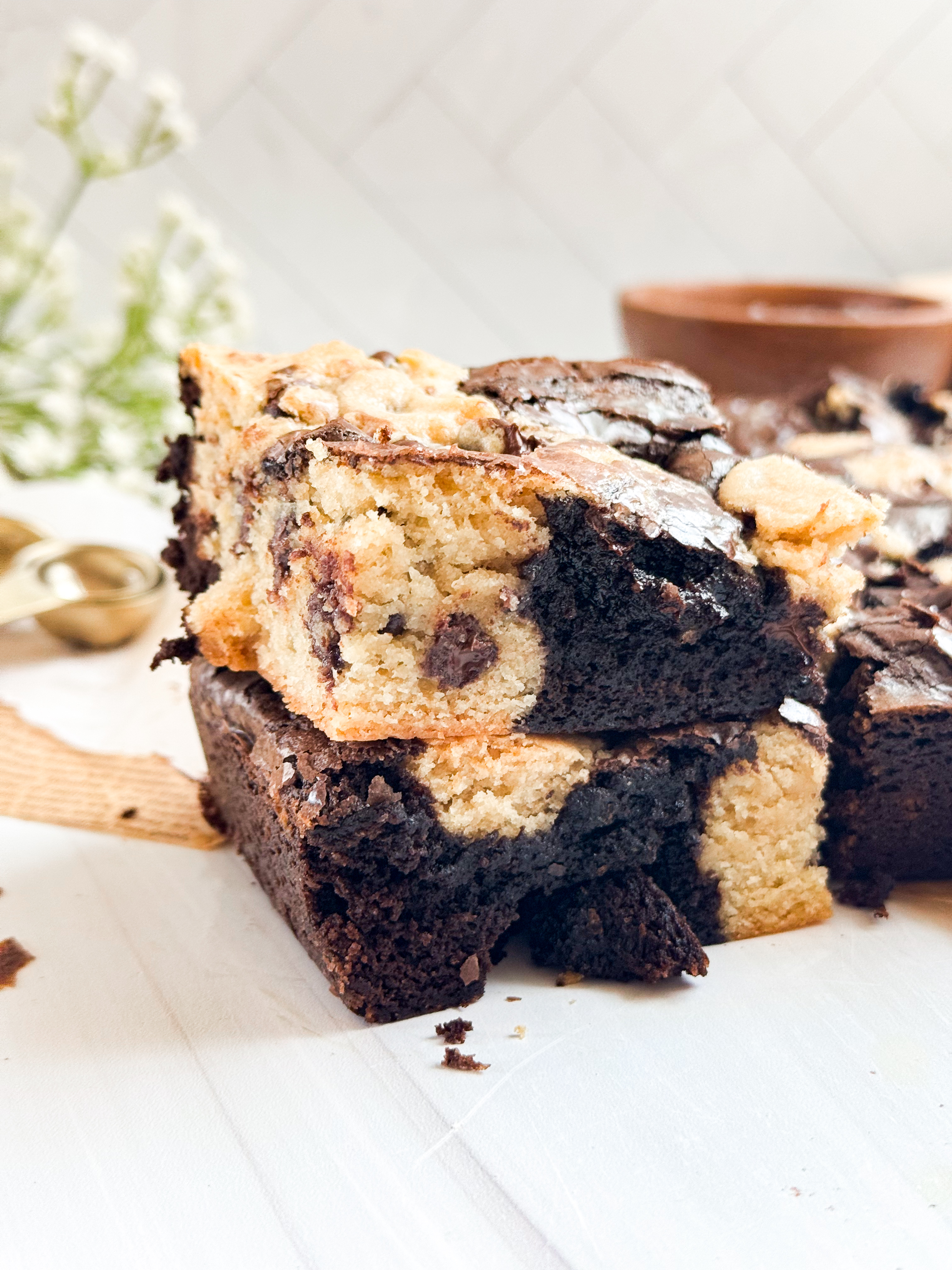 Easy Brookies (Brownie Chocolate Chip Cookie Bars) 1 Easy-Brookies