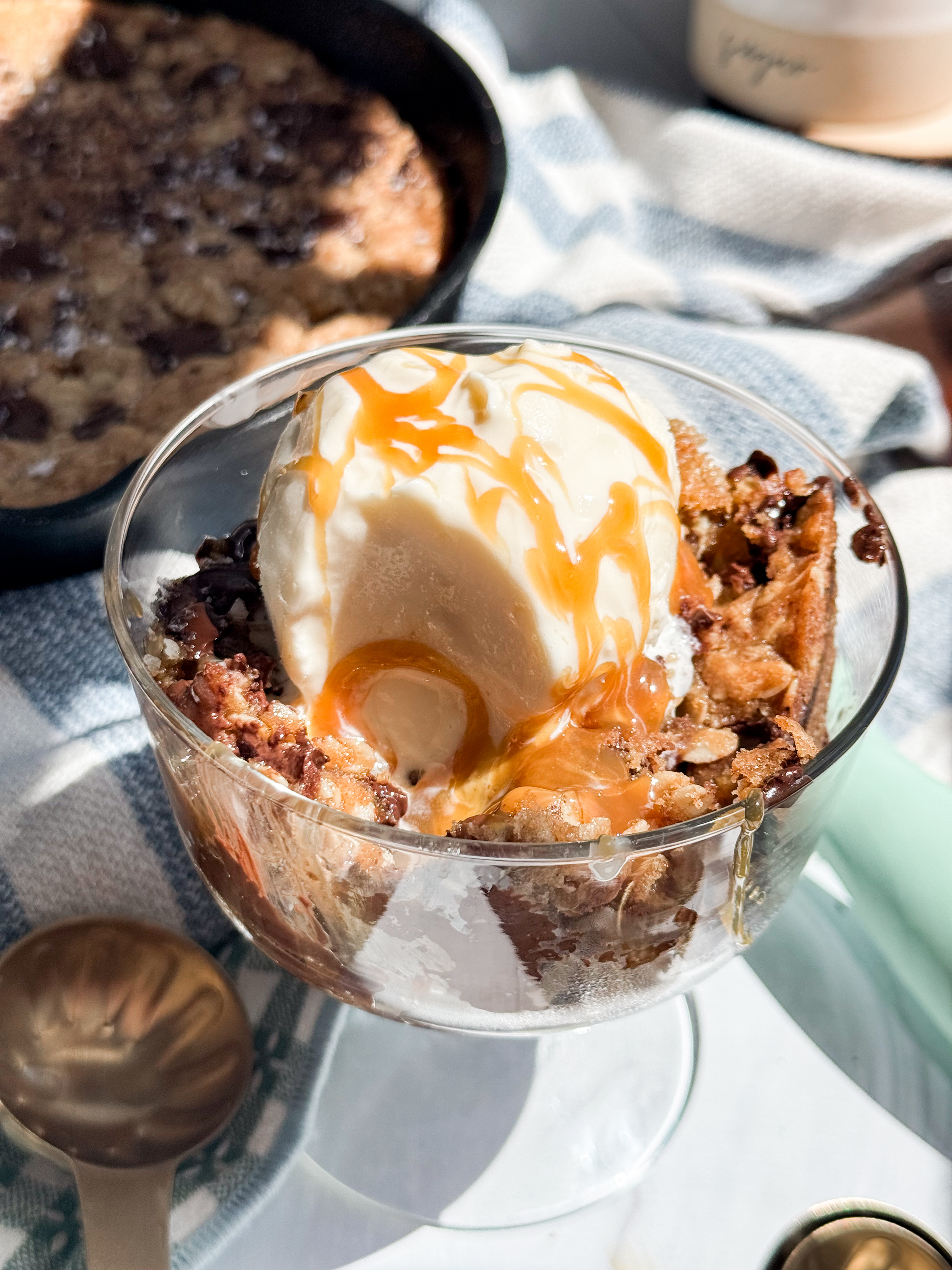Brown-butter-oatmeal-cookie-skillet