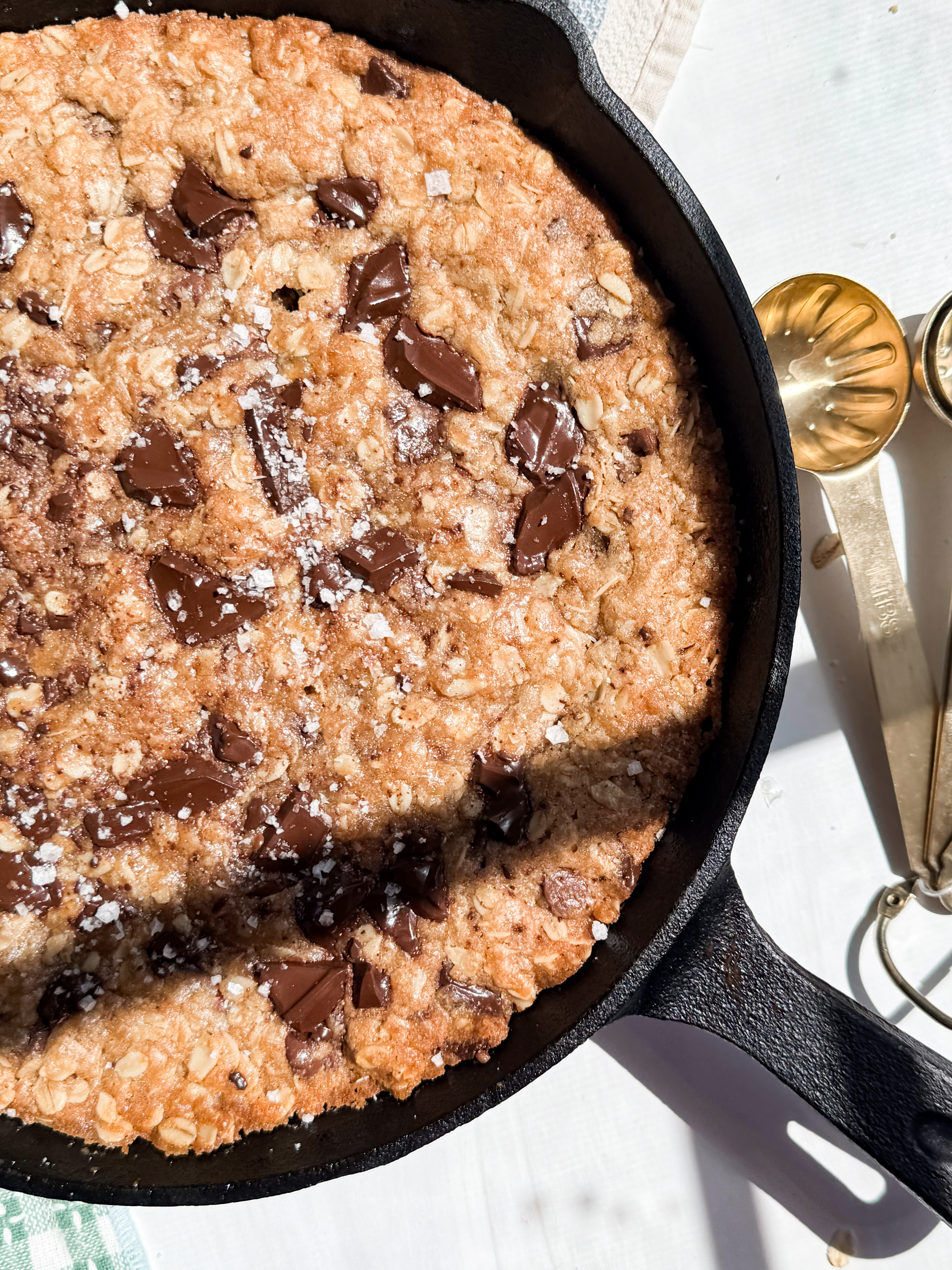 Brown-butter-oatmeal-cookie-skillet