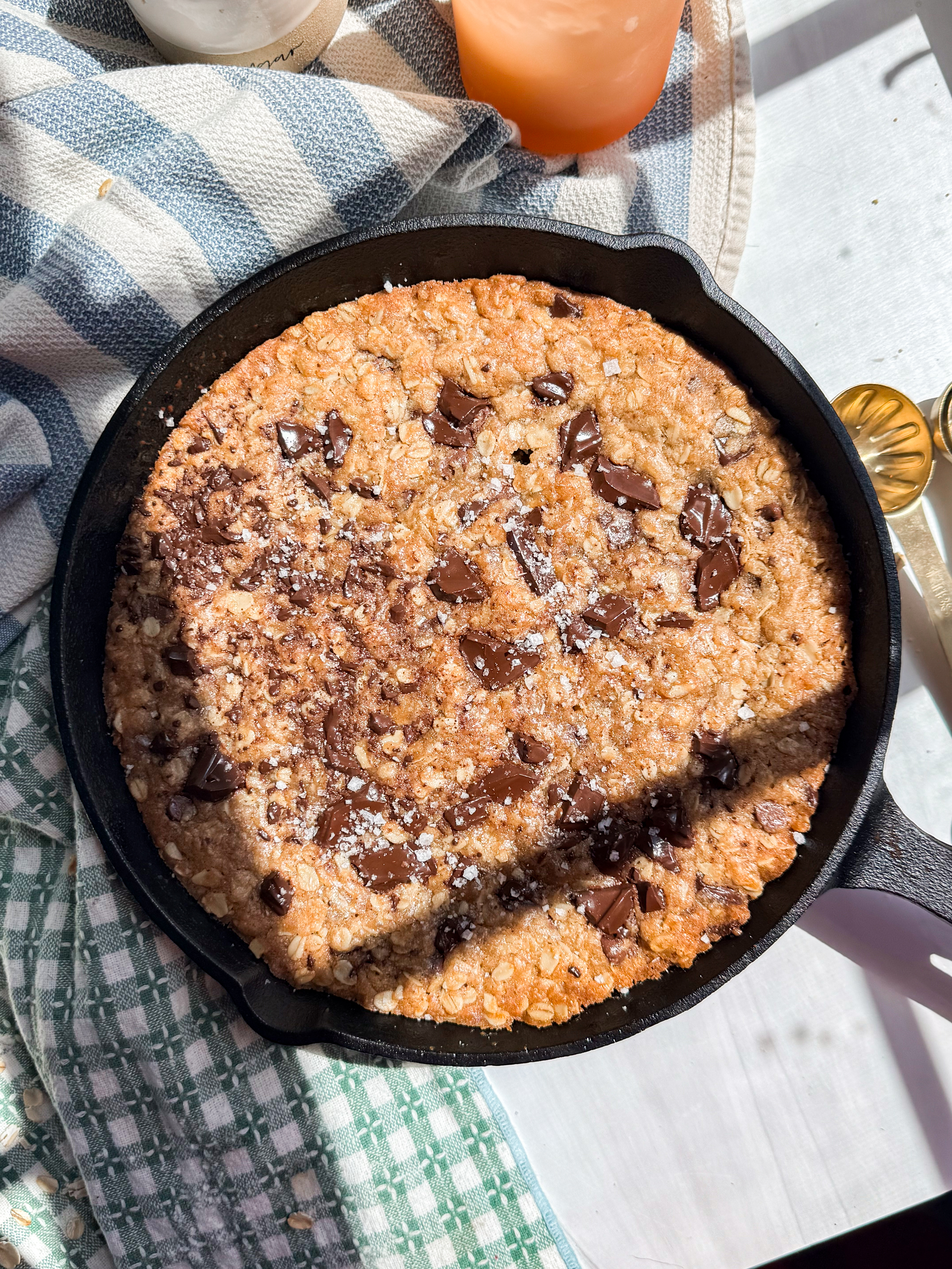 Brown-butter-oatmeal-cookie-skillet