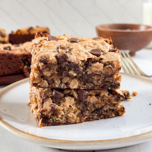 Soft-Baked-Chocolate-Chip-Oatmeal-Bars