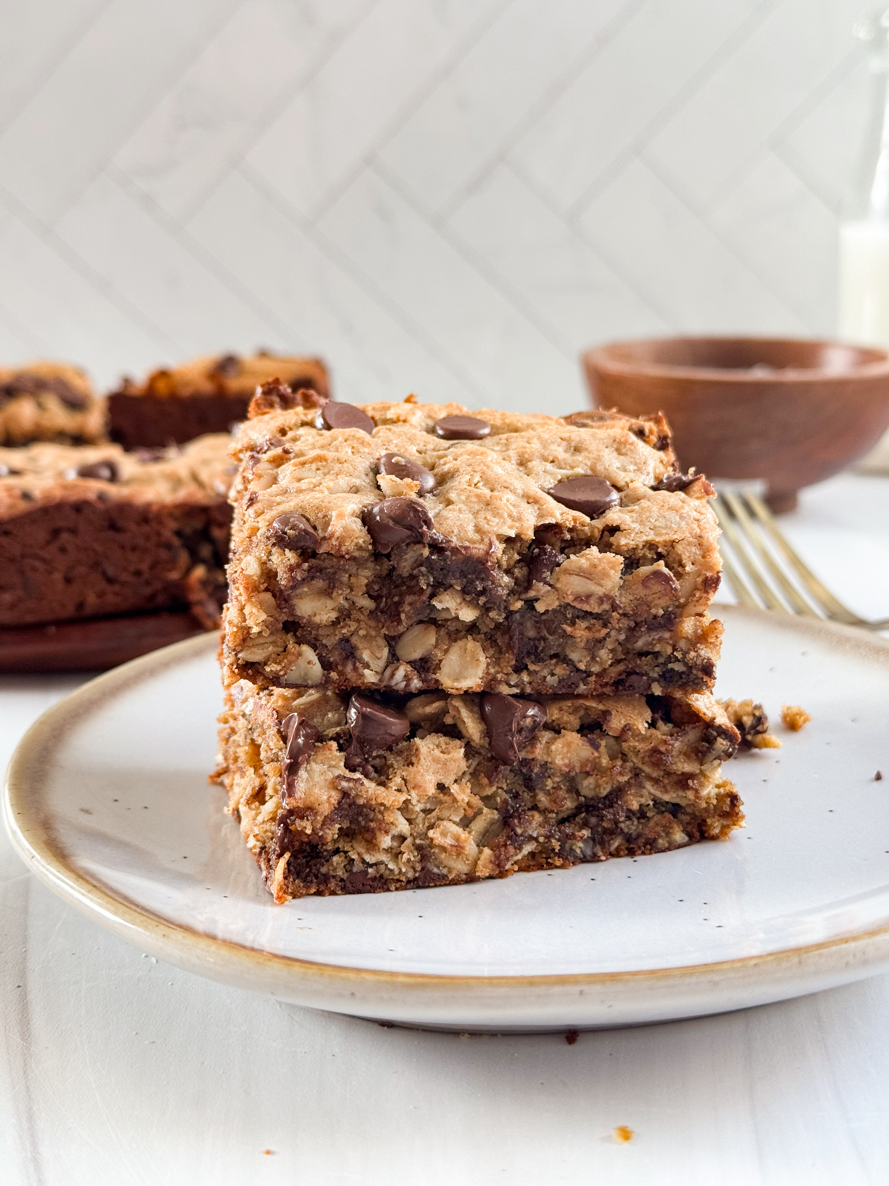 Soft-Baked Chocolate Chip Oatmeal Bars
