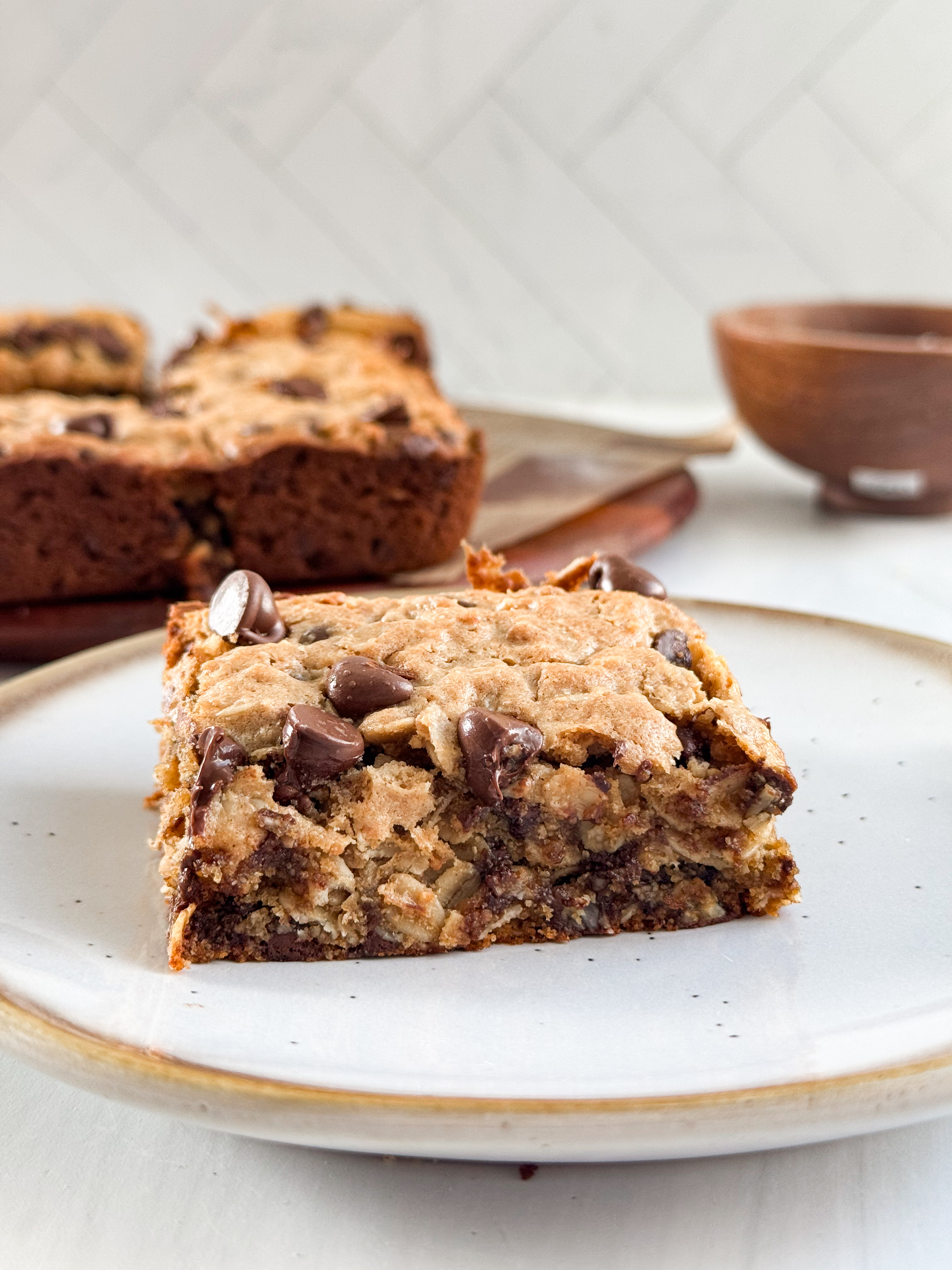 Soft-Baked-Chocolate-Chip-Oatmeal-Bars