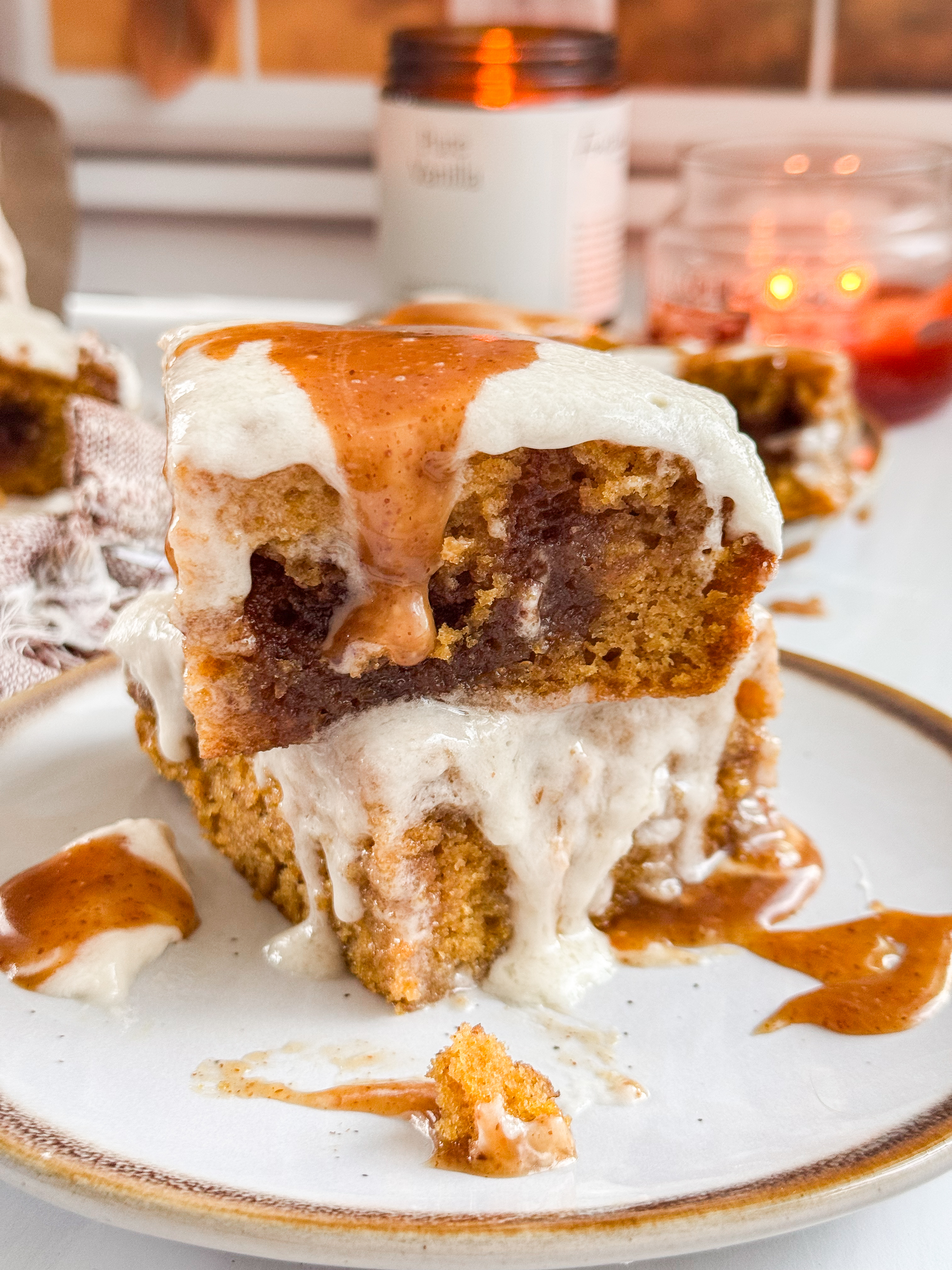 Pumpkin-Cinnamon-Roll-Cake