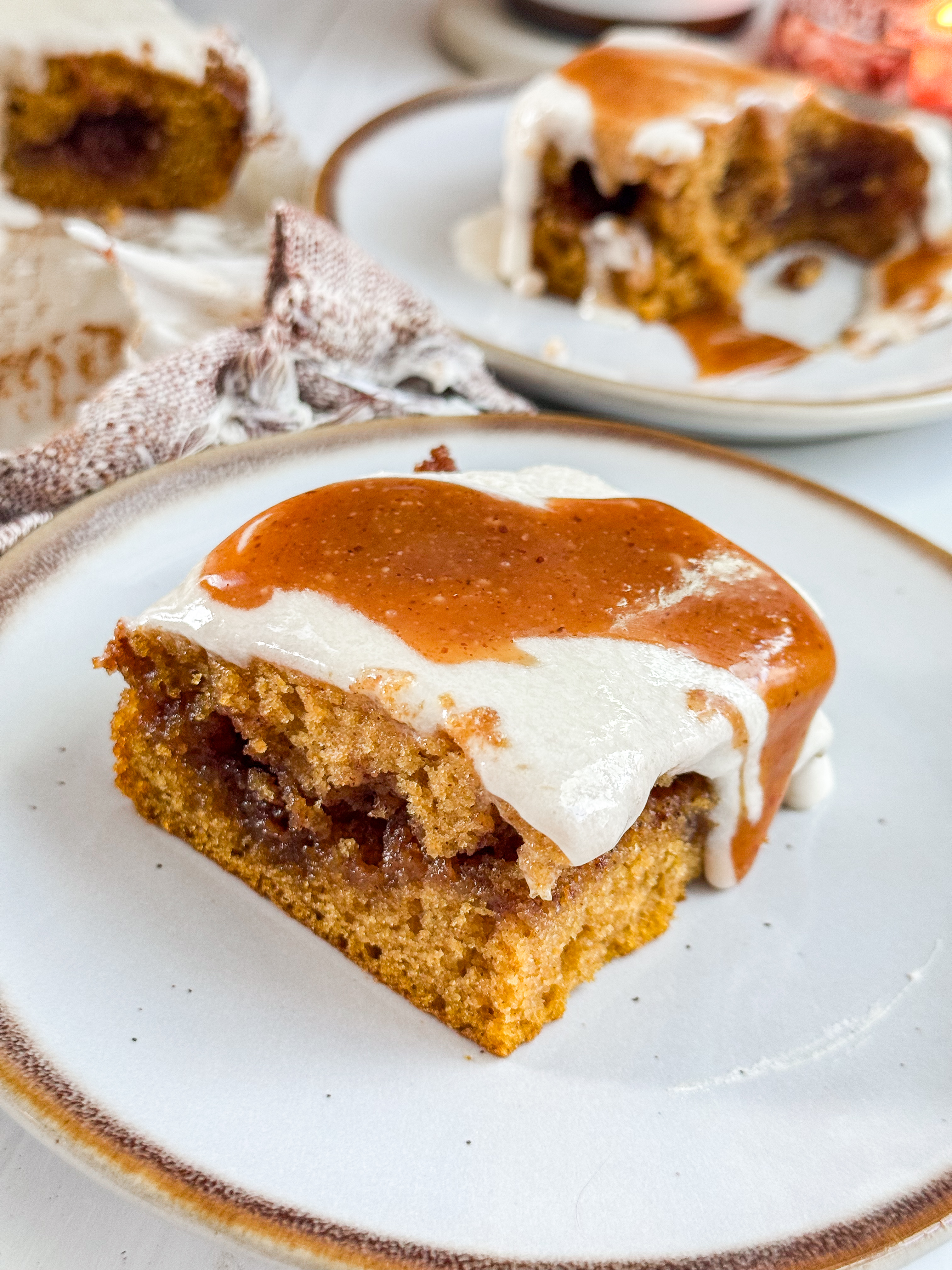 Pumpkin-Cinnamon-Roll-Cake