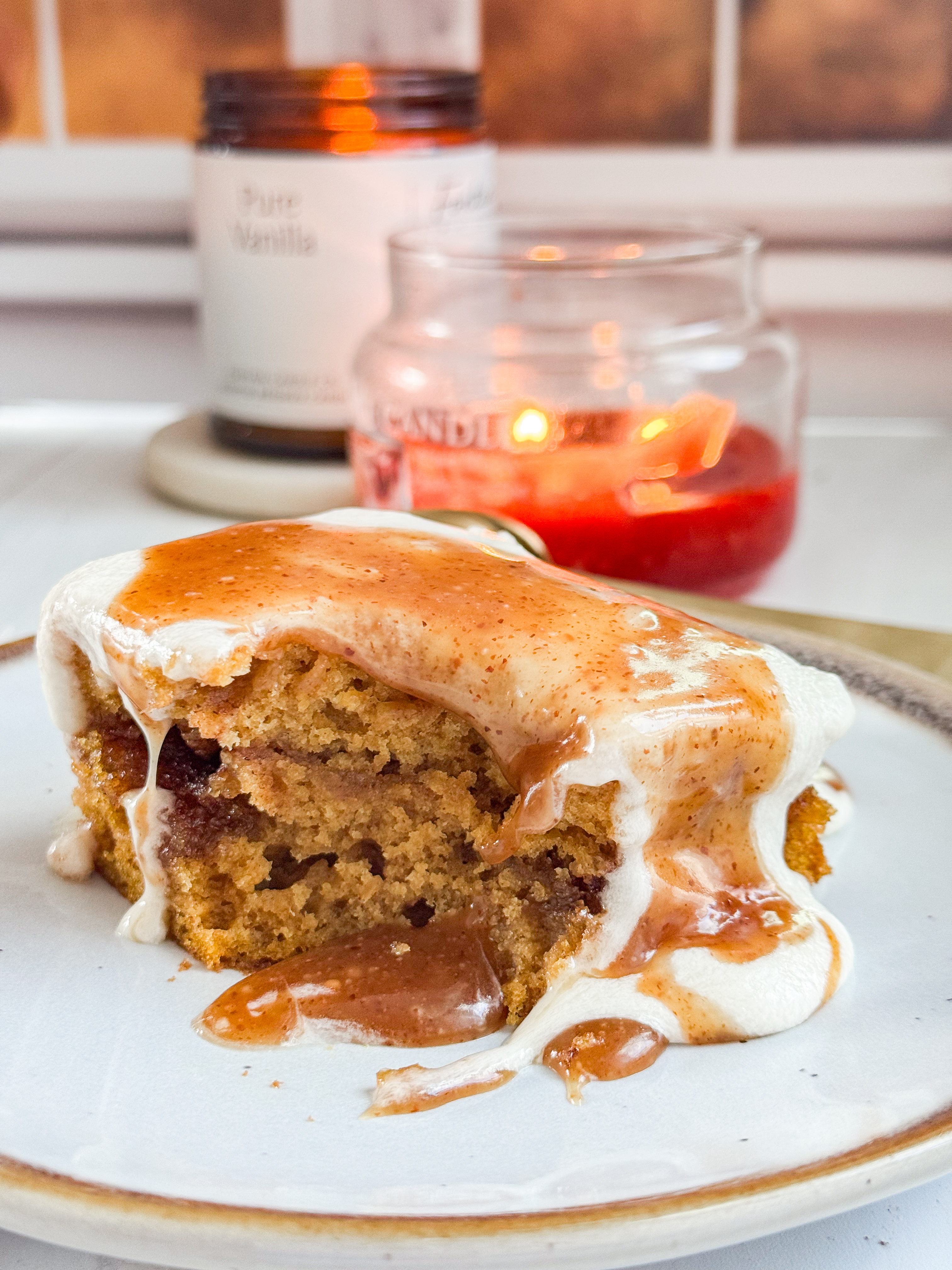 Pumpkin-Cinnamon-Roll-Cake