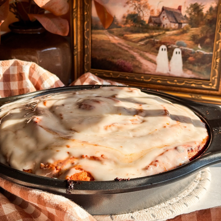 Easy-Giant-Pumpkin-Cinnamon-Roll 4